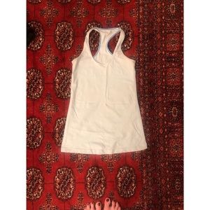 Lululemon workout top size 6